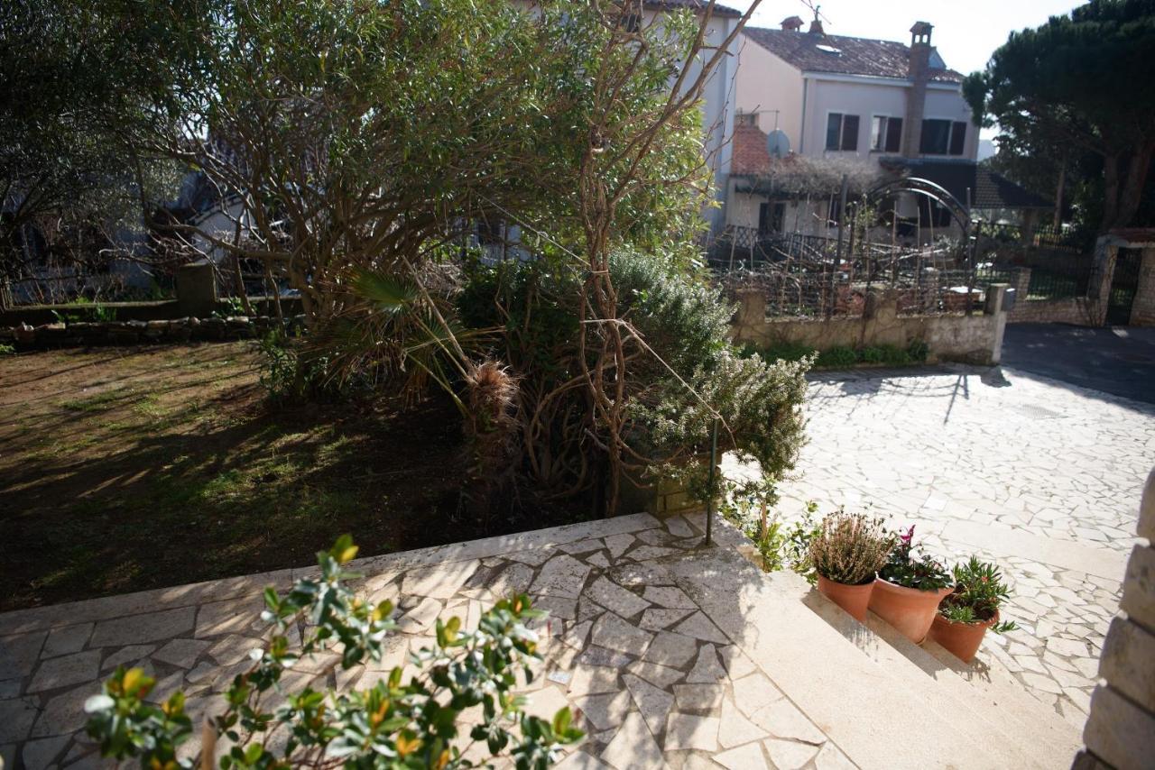 Villa Claudia Beach Apartment Premantura Bagian luar foto