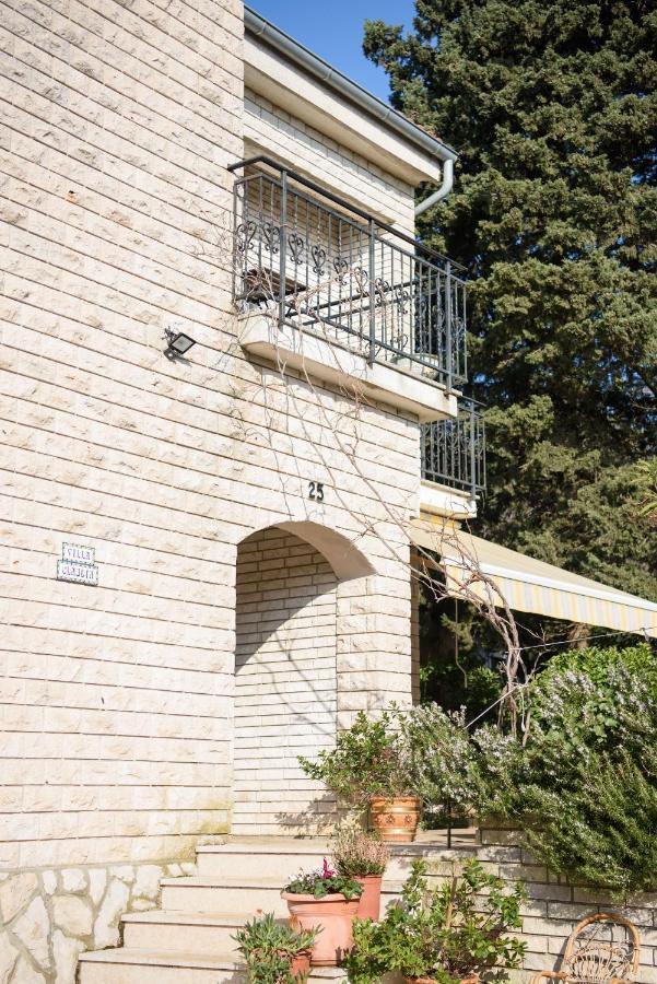 Villa Claudia Beach Apartment Premantura Bagian luar foto