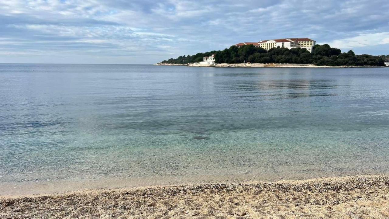 Villa Claudia Beach Apartment Premantura Bagian luar foto